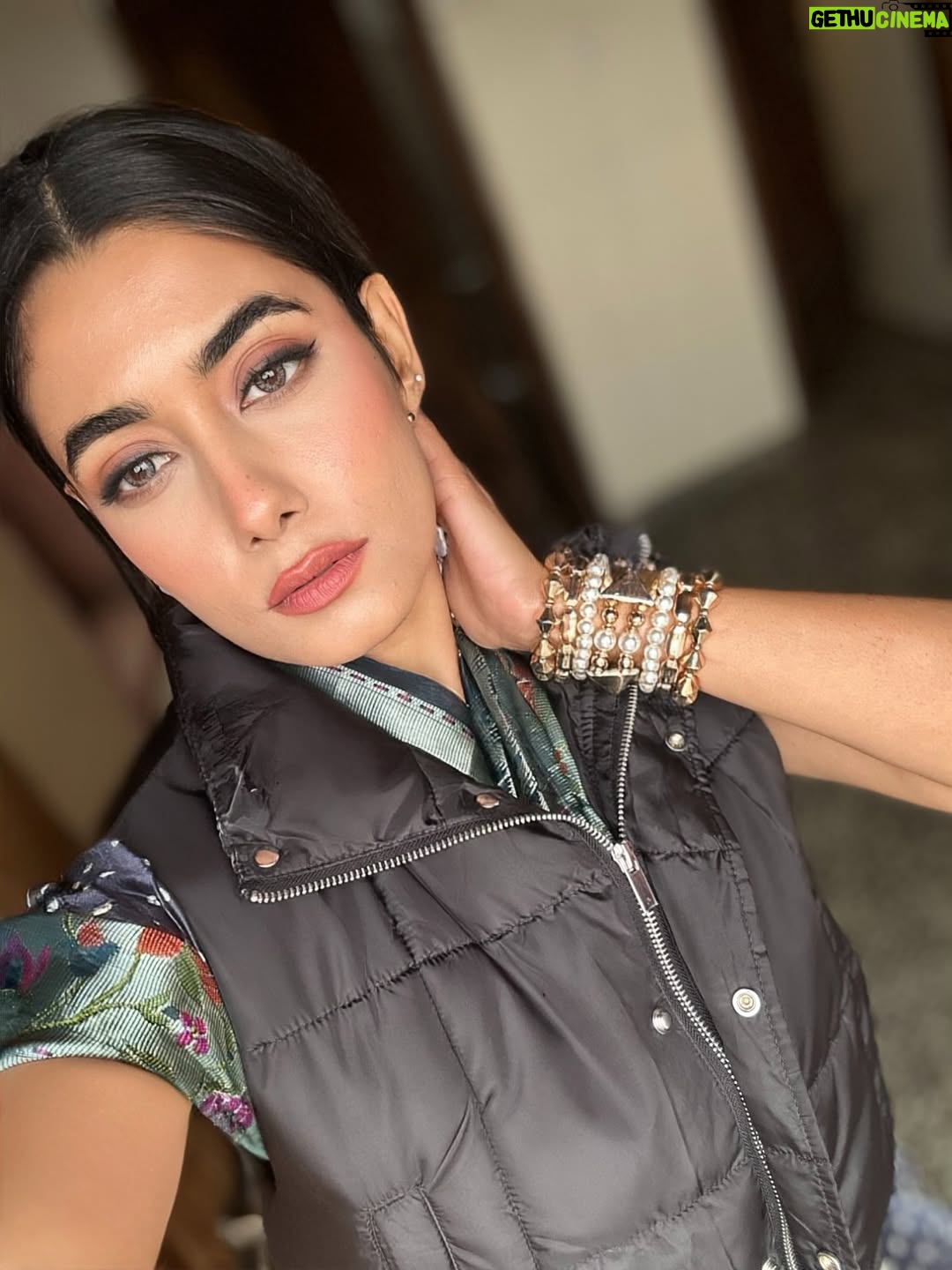 Charvi Tanya Dutta - 1.9K Likes - Walking into the jacket season ❤️🧊⛄️