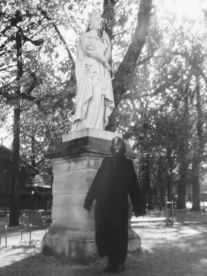 Chelsea Wolfe Instagram - photos by @wyldcosmia in Paris

wearing @anndemeulemeester_official coat & @ovate scarf