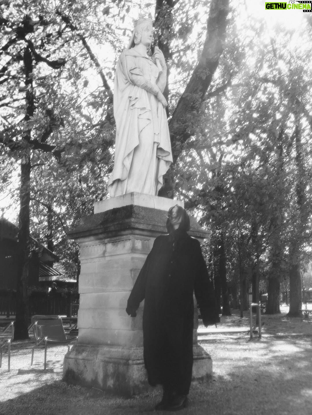 Chelsea Wolfe - 10.6K Likes - photos by @wyldcosmia in Paris

wearing @anndemeulemeester_official coat & @ovate scarf