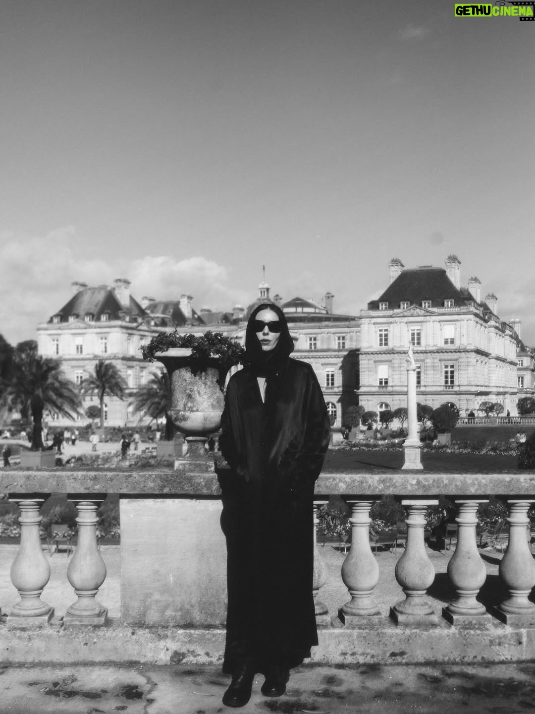Chelsea Wolfe - 10.6K Likes - photos by @wyldcosmia in Paris

wearing @anndemeulemeester_official coat & @ovate scarf