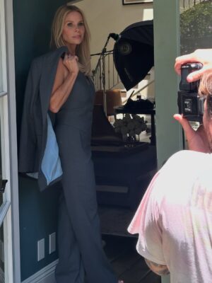 Cheryl Hines Instagram - Behind the scenes of my book cover shoot. The suit though 🩶
Link in bio to preorder book :
Cheryl Hines Unscripted
#bts #3piecesuit #scanlantheodore