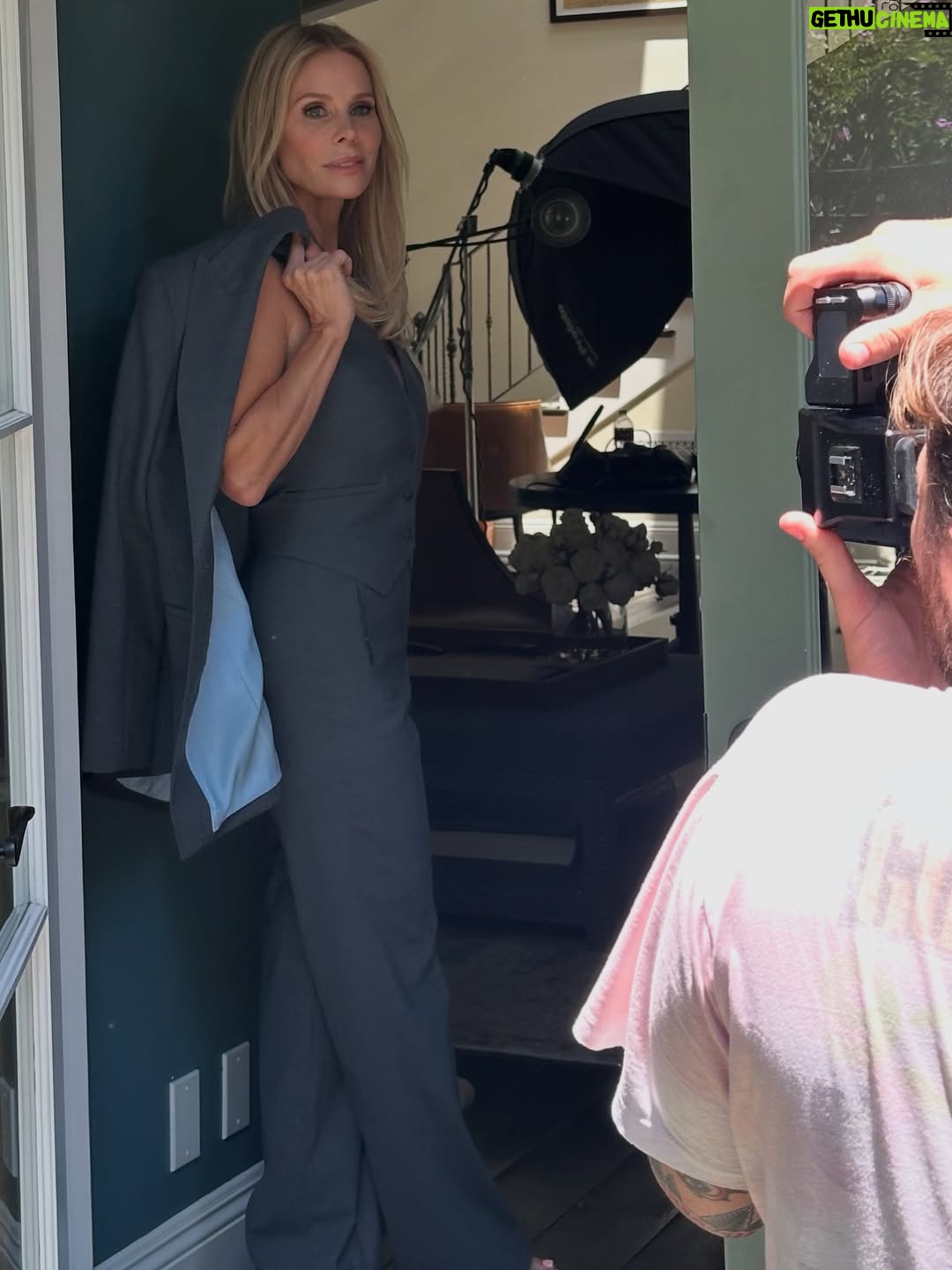Cheryl Hines - 6.4K Likes - Behind the scenes of my book cover shoot. The suit though 🩶
Link in bio to preorder book :
Cheryl Hines Unscripted
#bts  #3piecesuit #scanlantheodore