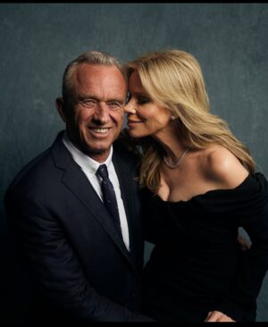 Cheryl Hines Instagram - Happy anniversary, Bobby. We've had 11 amazing years together and I can't wait to see what the next eleven will bring. I love you. ❤️