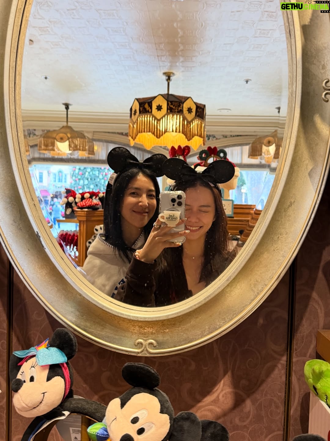 Cheryl Yang - 44.8K Likes - Disney land ～～～😍😃🎈🧸🎀