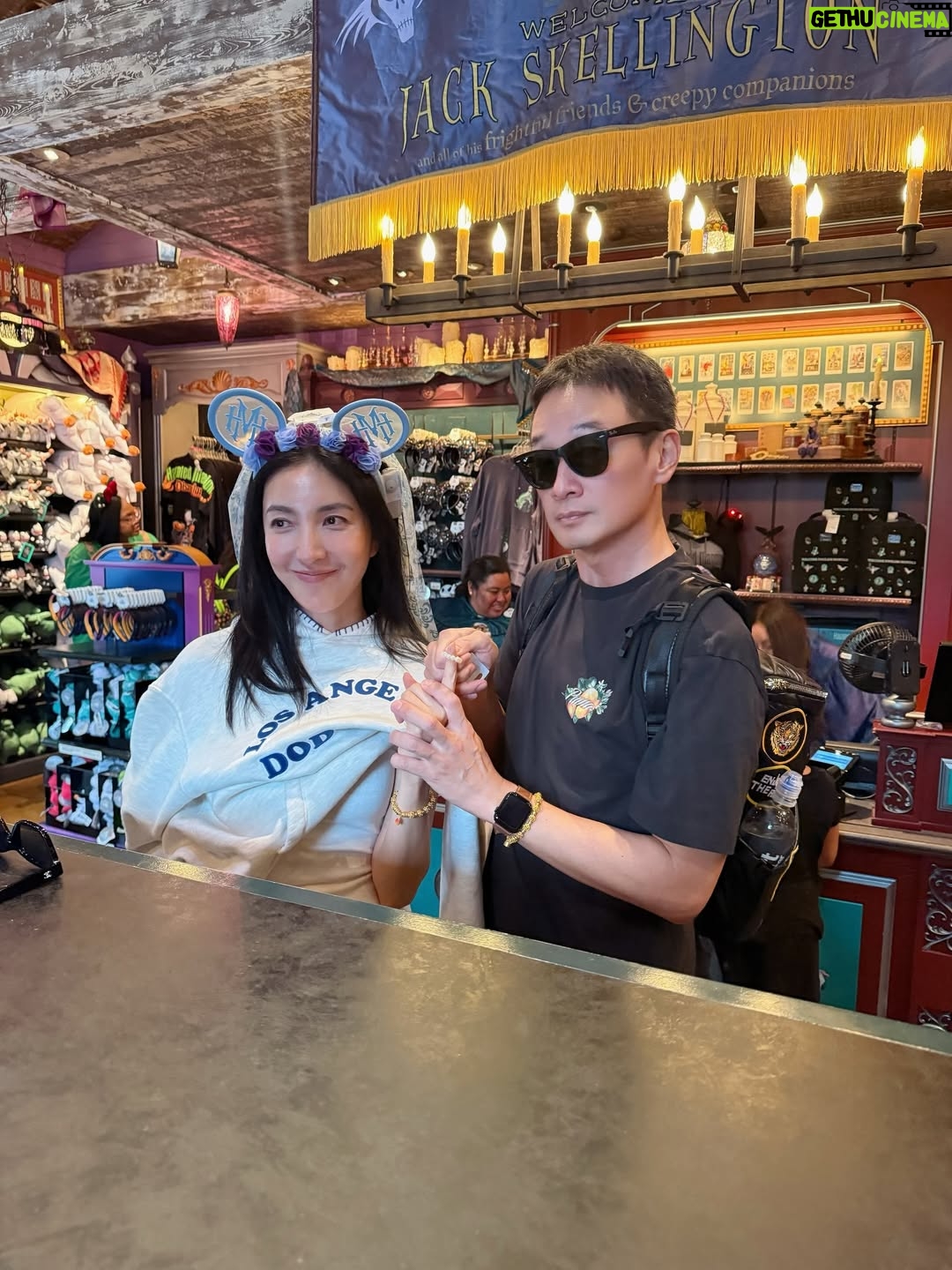 Cheryl Yang - 44.8K Likes - Disney land ～～～😍😃🎈🧸🎀