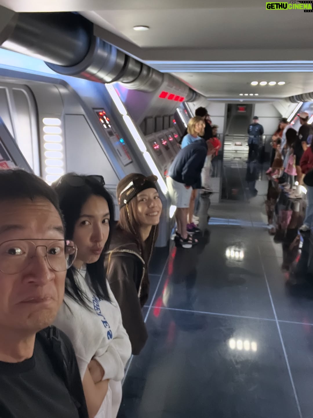 Cheryl Yang - 44.8K Likes - Disney land ～～～😍😃🎈🧸🎀