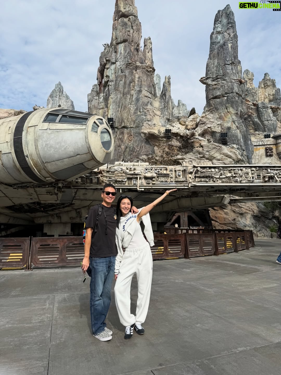Cheryl Yang - 44.8K Likes - Disney land ～～～😍😃🎈🧸🎀