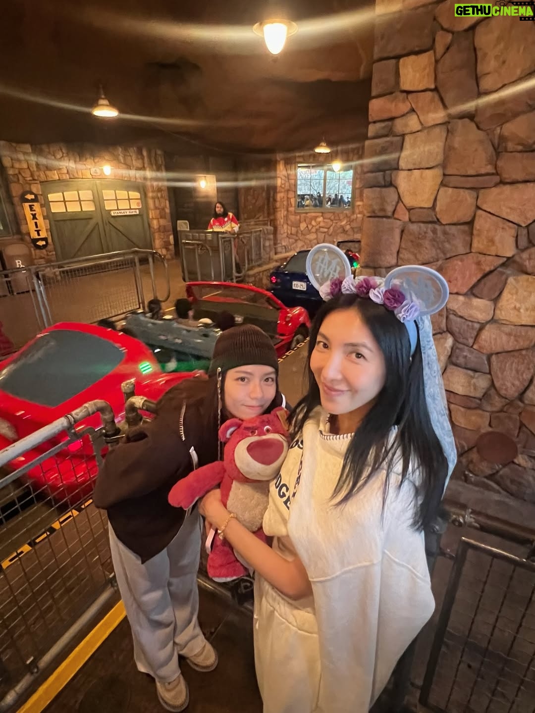 Cheryl Yang - 44.8K Likes - Disney land ～～～😍😃🎈🧸🎀