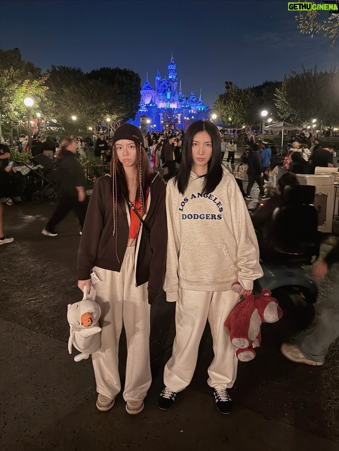 Cheryl Yang - 44.8K Likes - Disney land ～～～😍😃🎈🧸🎀