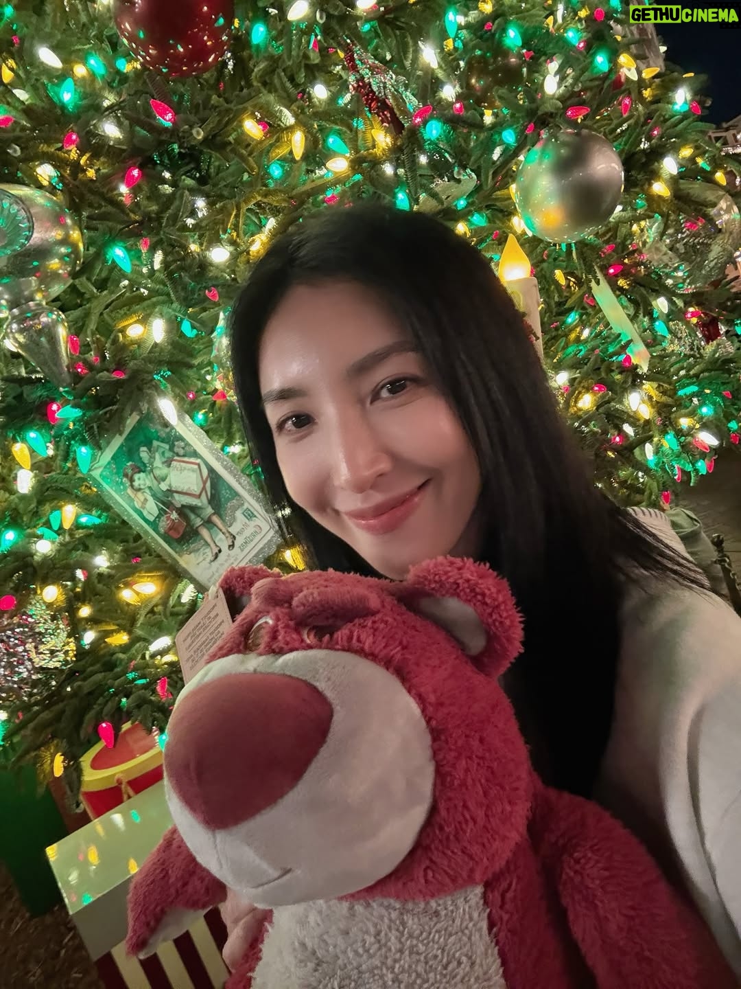 Cheryl Yang - 44.8K Likes - Disney land ～～～😍😃🎈🧸🎀