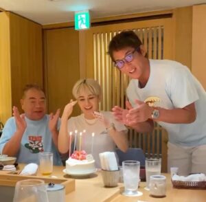 Chiaki Horan Instagram - _
出川さん&一茂さん『俺らのことナメてるでしょ？』
と聞かれて、

私「ナメてます。」と答えても笑って許してくれる
大好きな先輩方です。

ありがとうございます☺️🙏🩷