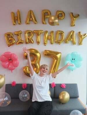 Chiaki Horan Instagram - _
9/28に誕生日を迎えました🎂
多くの方や現場にお祝いしていただけて、みなさんの存在が私の人生を照らしてくれています✨
インスタやYouTubeにもコメントをくださって、ありがとうございます🥰

そして、両親にもらったこの人生。
また1年を無事に生きられたことが嬉しいです✨

「人生常に今がピーク！」をモットーに、
今年も一番幸せで一番特別な誕生日でした🎊

毎年恒例のインスタライブはどこかでやらせてください🕺🩷

たくさん写真を撮ってもらったので、しばしお付き合いくださいませ✨