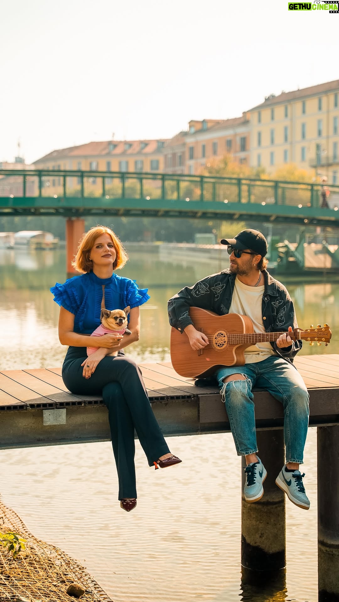 Chiara Galiazzo - 13K Likes - 🎶 Canzoni in città 🍂 

EPISODIO UNO ✨

Quest’autunno ho deciso di fare qualcosa di speciale:
ogni settimana pubblicherò una mia canzone in un luogo della città che porto nel cuore.

Un piccolo viaggio tra le mie canzoni più conosciute e meno conosciute, tra ciò che ero e ciò che sono ♥️
Inizio con questa canzone che mi porta sempre sotto una Polvere di Stelle ⭐️

⭐️Stardust⭐️

Con la Straordinaria partecipazione di @ale_gald 

🎥 @lucreziotv

Camicetta: @jsalinas.pe 🫶