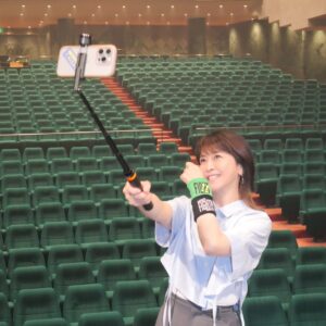 Chisato Moritaka Instagram - ⁡
2025 森高千里コンサートツアー“あなたも私もファイト!!”
9月27日 京都 文化パルク城陽 プラムホール 終了しました！
 
城陽市でのコンサートは約3年半ぶりでした。
久しぶりだとは思えないくらいアットホームな空間で、
盛り上げ上手な皆さんでした～
 
城陽市の特産品はイチジクということで、イチジクを使ったスイーツをたっくさん食べました！どれも美味しかったけど、いちじくスムージーはこれまで飲んだスムージーの中で1番でした！
 
そして今回は前日から京都に入って市内を観光しましたよー。
半日散策をして買物と食事を満喫しました！
 
明日9月28日は 広島 上野学園ホール（広島県立文化芸術ホール）です！
 
#chisatomoritaka
#森高千里
#あなたも私もファイト
#京都市
#下鴨神社 #河合神社
#総本家にしんそば松葉 の「#にしんそば」
#京煎堂 の「#抹茶パフェ」
#加茂みたらし茶屋 の「#みたらし」
#志津屋 の「#カルネ」
#城陽市
#文化パルク城陽
#森島平兵衛農園 の「#完熟いちじくスムージー」「#完熟いちじくタルト」
#おうすの里 の「#鳳凰梅」「#献上梅」「宝玉神梅」「梅ゼリー」
#城洋園 の「#茶団子」
#御生菓子司ふたば の「#豆もち」「#城陽やきもち」「いちじく大福」
#麺屋たけ井 の「#特製つけ麺」