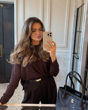 Chloe Lloyd Instagram - Last years autumn looks I’d wear again 🍂

#autumninspo #autumnfashion
