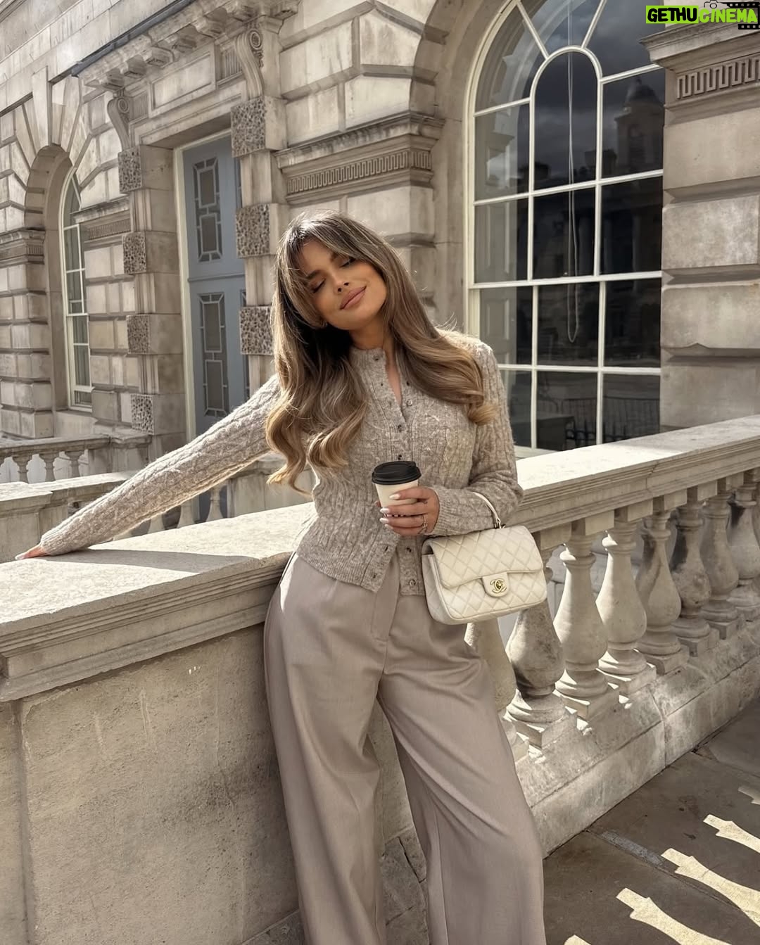 Chloe Lloyd - 13.4K Likes - Last years autumn looks I’d wear again 🍂

#autumninspo #autumnfashion
