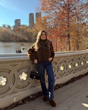 Chloe Lloyd Instagram - Last years autumn looks I’d wear again 🍂

#autumninspo #autumnfashion