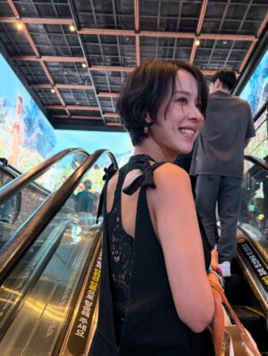 Cho Yeo-jeong Instagram - 영화. 극장. 그리고 사람들. 🌟