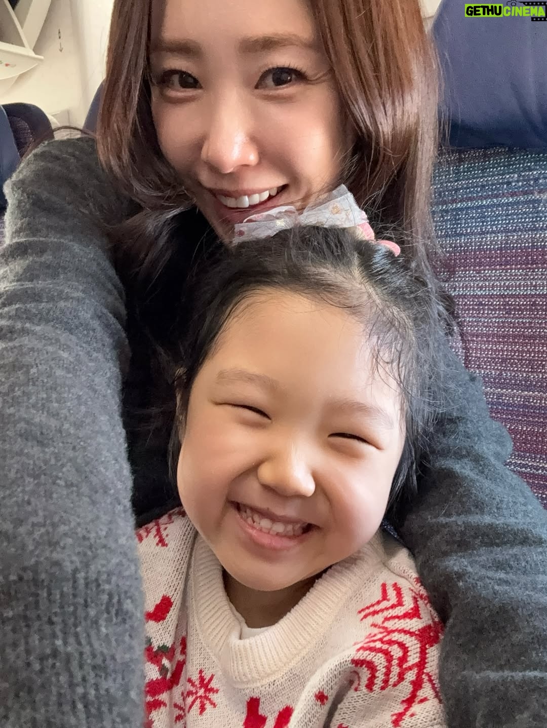 Choi Hee - 0.9K Likes - 오사카 레츠고~~ 🤍

비행기만 탔을 뿐인데
아이 둘 데리고 여행은 역시 난이도 극 상 … 😆

그래도 즐겁고 설레네요🤍

#아이랑오사카 #오사카여행