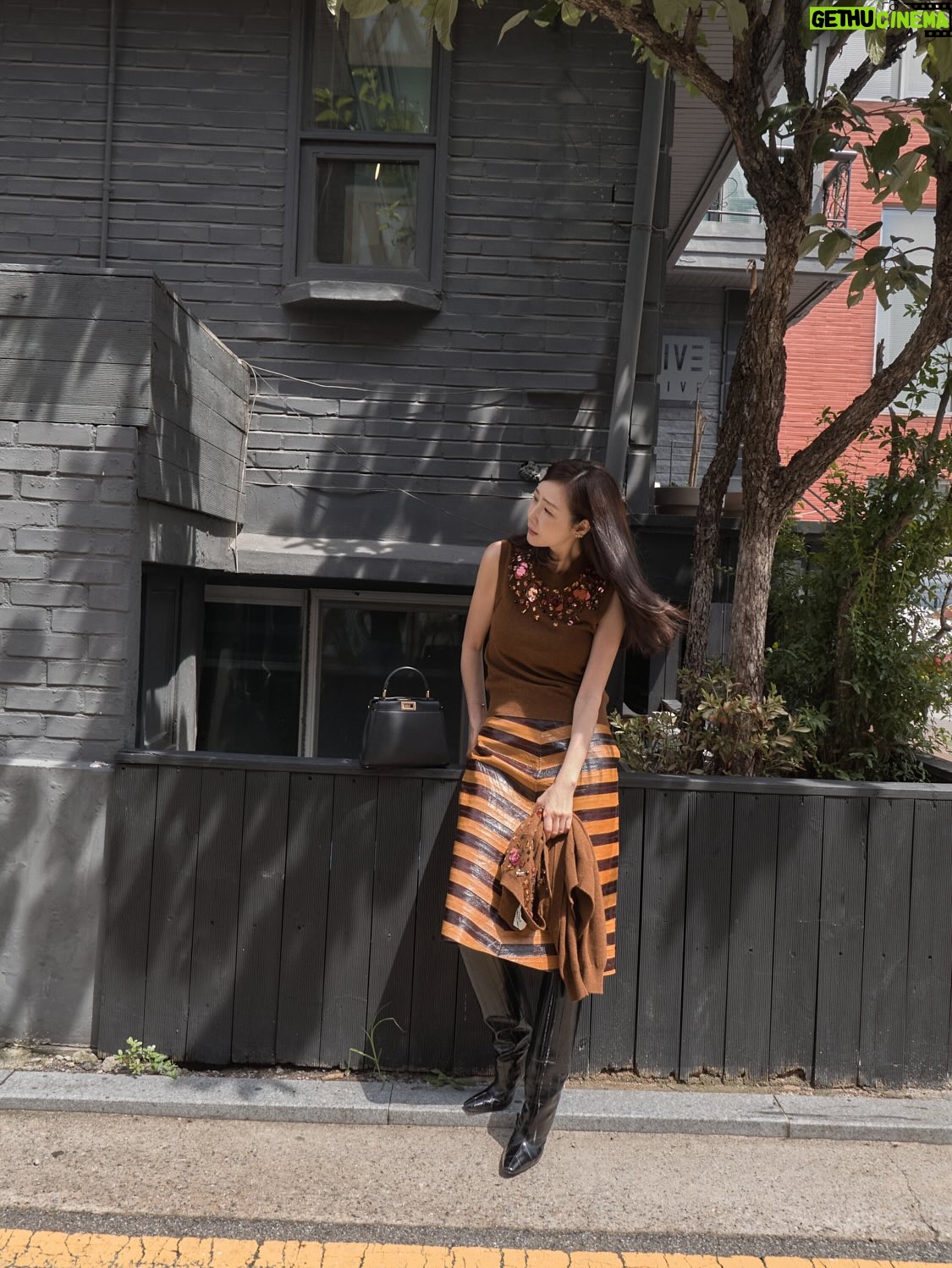 Choi Ji-woo - 25.1K Likes - 🖤

@fendi#Fendi#Fendipeekaboo