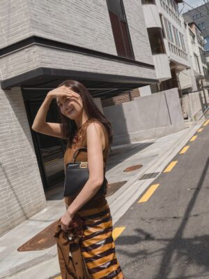 Choi Ji-woo Instagram - 🖤

@fendi#Fendi#Fendipeekaboo