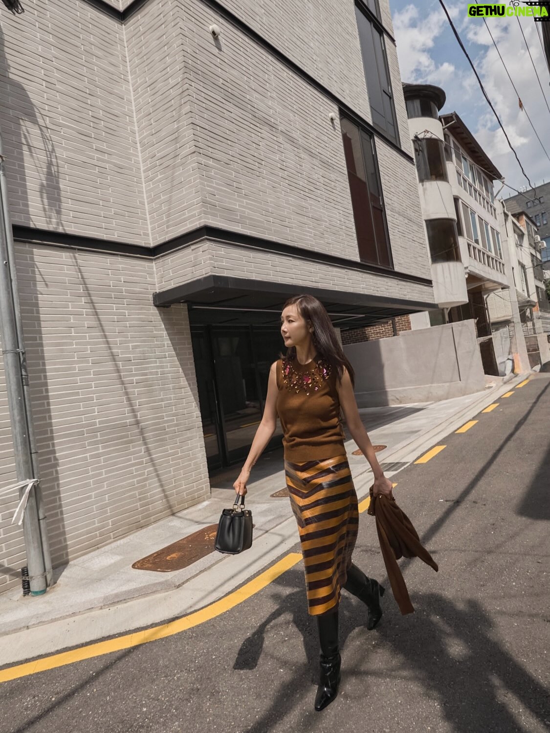 Choi Ji-woo - 25.1K Likes - 🖤

@fendi#Fendi#Fendipeekaboo