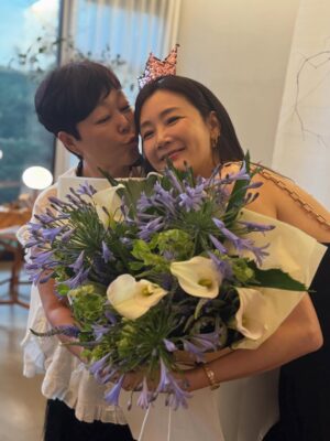 Choi Ji-woo Instagram - 소중한 인연들🥰
감사하고,사랑합니다❤️

막내나이가 벌써…😂🙄🫣😎😘