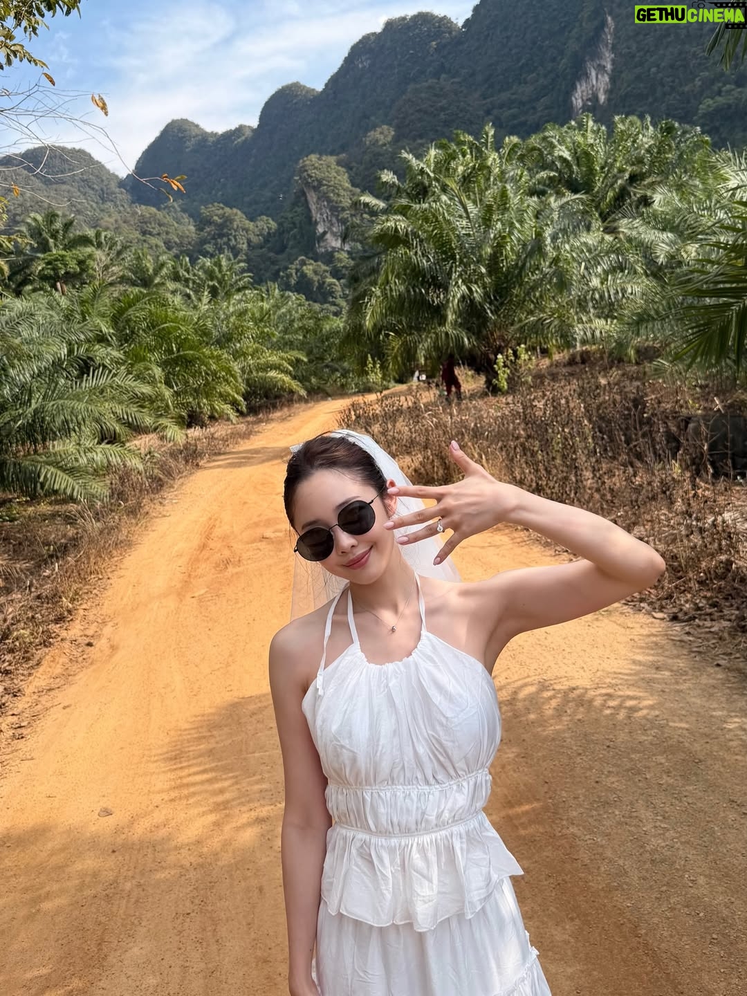 Choi Seol-hwa - 602 Likes - 나 진짜 웃기고 잊지 못할 뚝딱 프로포즈 받았는데
인스타에 어떻게 올려야 재미있다고 소문이 날까ㅋㅋㅋㅋ