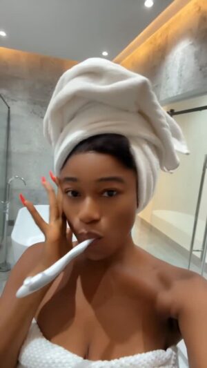 Christabel Ekeh Instagram - Thank you Jesus ❤️🙏.
Me in the morning wondering if I’m in love or I’m dickmatised,someone said I’m monetized.