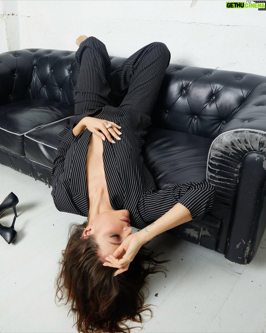 Christina Ochoa - 2.8K Likes - No Harry, just Styles… ;)🕴️ 

#FeelinBOSSY @BOSS 
Photographer @bernardodoral 
HMU @evaescolanomuah 
Jewels @carreraycarrera_official 
Ring #Peacock
Studio @hectorsilva.top 
Nails @d_unas 
Shoes @hugo_official 
Extensiones @nhemadrid 
H/t: #TinaMarkov @samagraz_jd