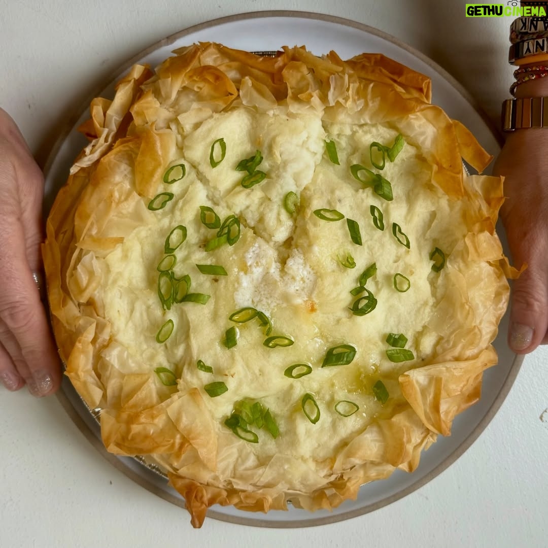 Christina Tosi - 2.1K Likes - Leftover Mash? LFG. 

Plop them into a billowy phyllo dough crust and you’ve got a WHOLE new show stopping dish that is zero stress!

Get the recipe @ bakeclub.com