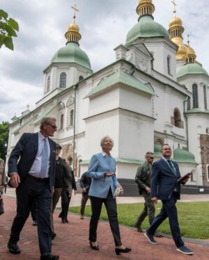 Christine Lagarde Instagram - As 2025 draws to a close, I’m thinking back to some of the year’s key moments.

In June I visited Kyiv. The strength, determination and resilience of every Ukrainian I met during that visit stays with me.