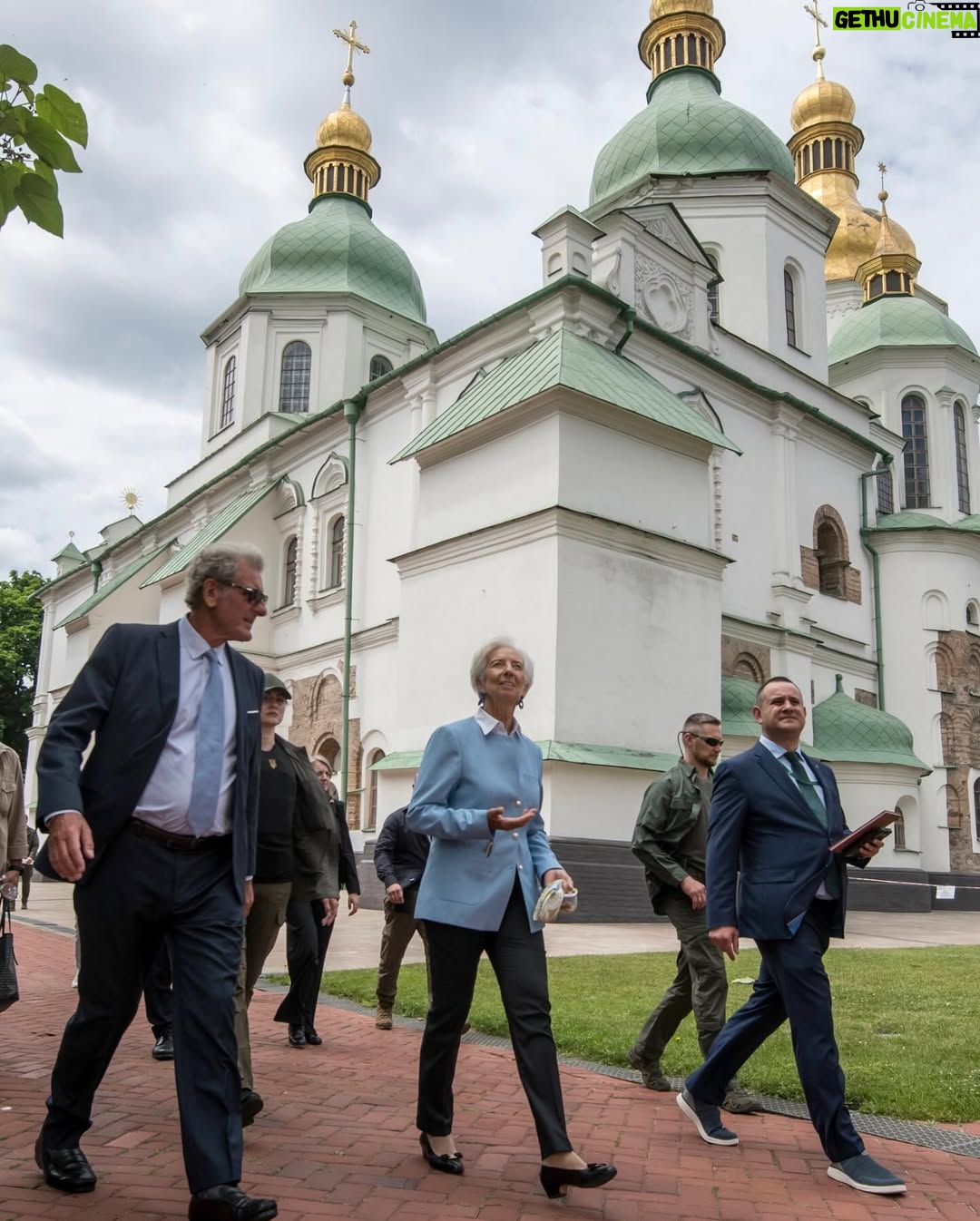 Christine Lagarde - 3.9K Likes - As 2025 draws to a close, I’m thinking back to some of the year’s key moments.

In June I visited Kyiv. The strength, determination and resilience of every Ukrainian I met during that visit stays with me.