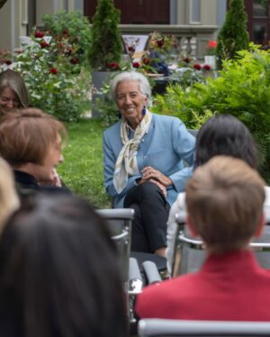 Christine Lagarde Instagram - As 2025 draws to a close, I’m thinking back to some of the year’s key moments.

In June I visited Kyiv. The strength, determination and resilience of every Ukrainian I met during that visit stays with me.