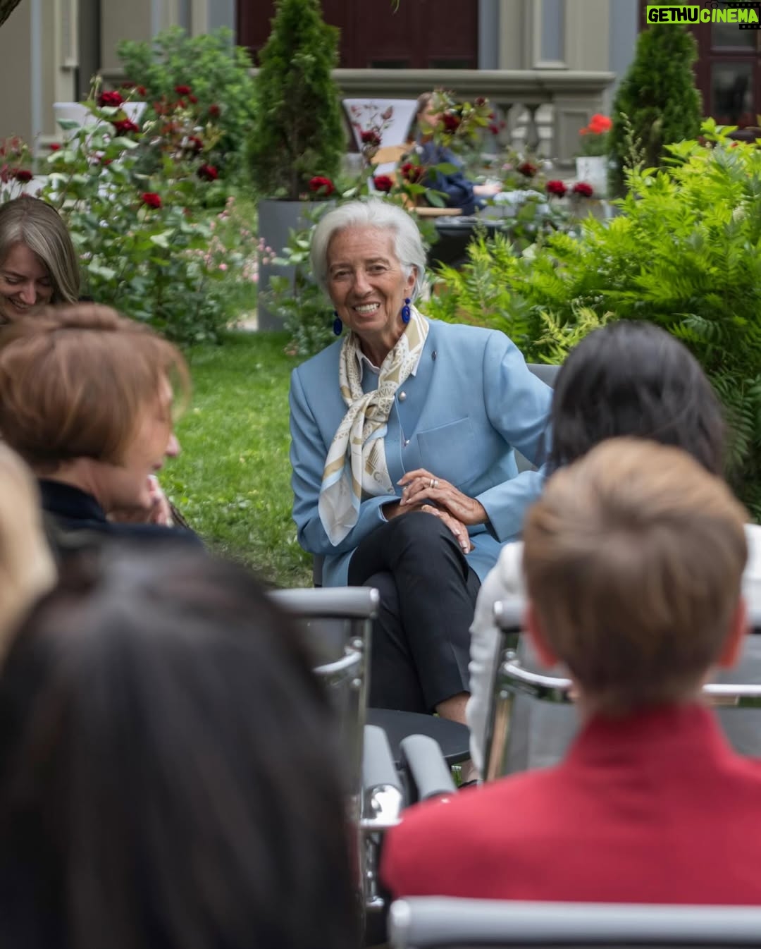 Christine Lagarde - 3.9K Likes - As 2025 draws to a close, I’m thinking back to some of the year’s key moments.

In June I visited Kyiv. The strength, determination and resilience of every Ukrainian I met during that visit stays with me.
