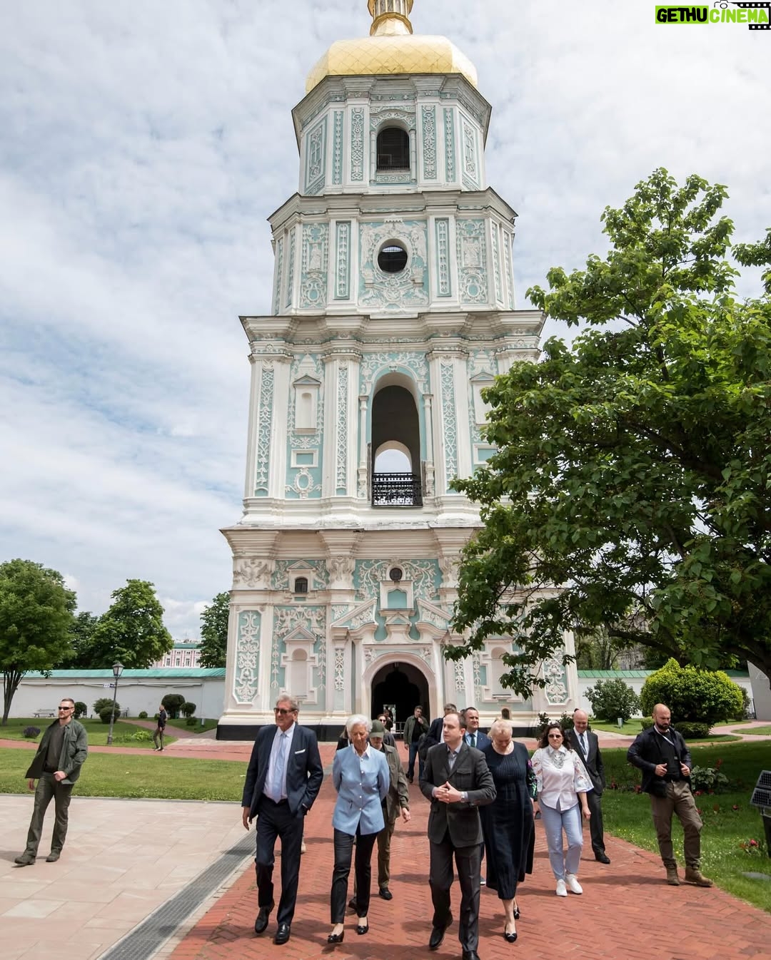 Christine Lagarde - 3.9K Likes - As 2025 draws to a close, I’m thinking back to some of the year’s key moments.

In June I visited Kyiv. The strength, determination and resilience of every Ukrainian I met during that visit stays with me.