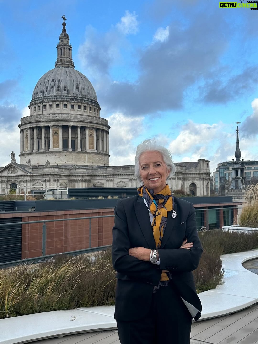 Christine Lagarde - 7.1K Likes - A ✨swift✨ trip to London. 

Great to speak with Martin Wolf on the #FTGlobalBoardroom.