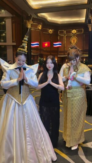 Cindy Diễm Mii Instagram - I really love you guys 😭😭
you guys are amazing 💗🥰
#allstarinfluencersaward2025
@allstarinfluencers @abdrahmansoltan @lyndarafikah @sunwayresortkualalumpur
