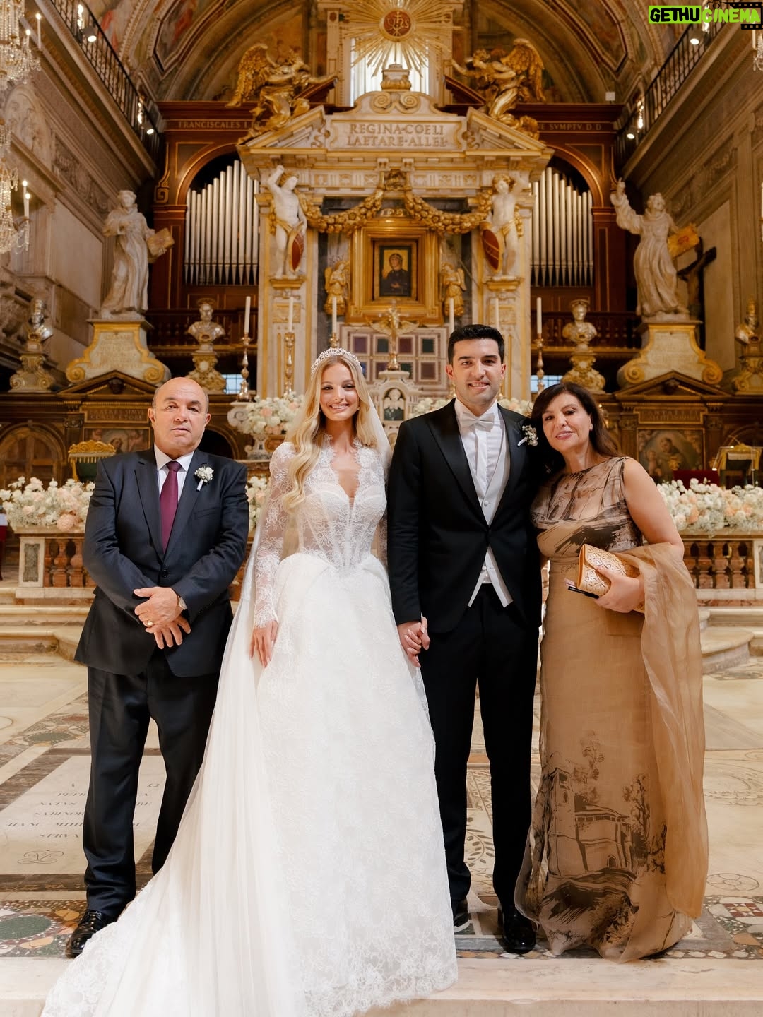 Cindy Marina - 32.2K Likes - 🤍 Eternal love in the eternal city ♾️
•
•
Photography @bottega53 
Planner @erikamorgera 
Video @marcocaputofilms 
Makeup @henrigjata_mua 
Hair @florii_hairstyle
