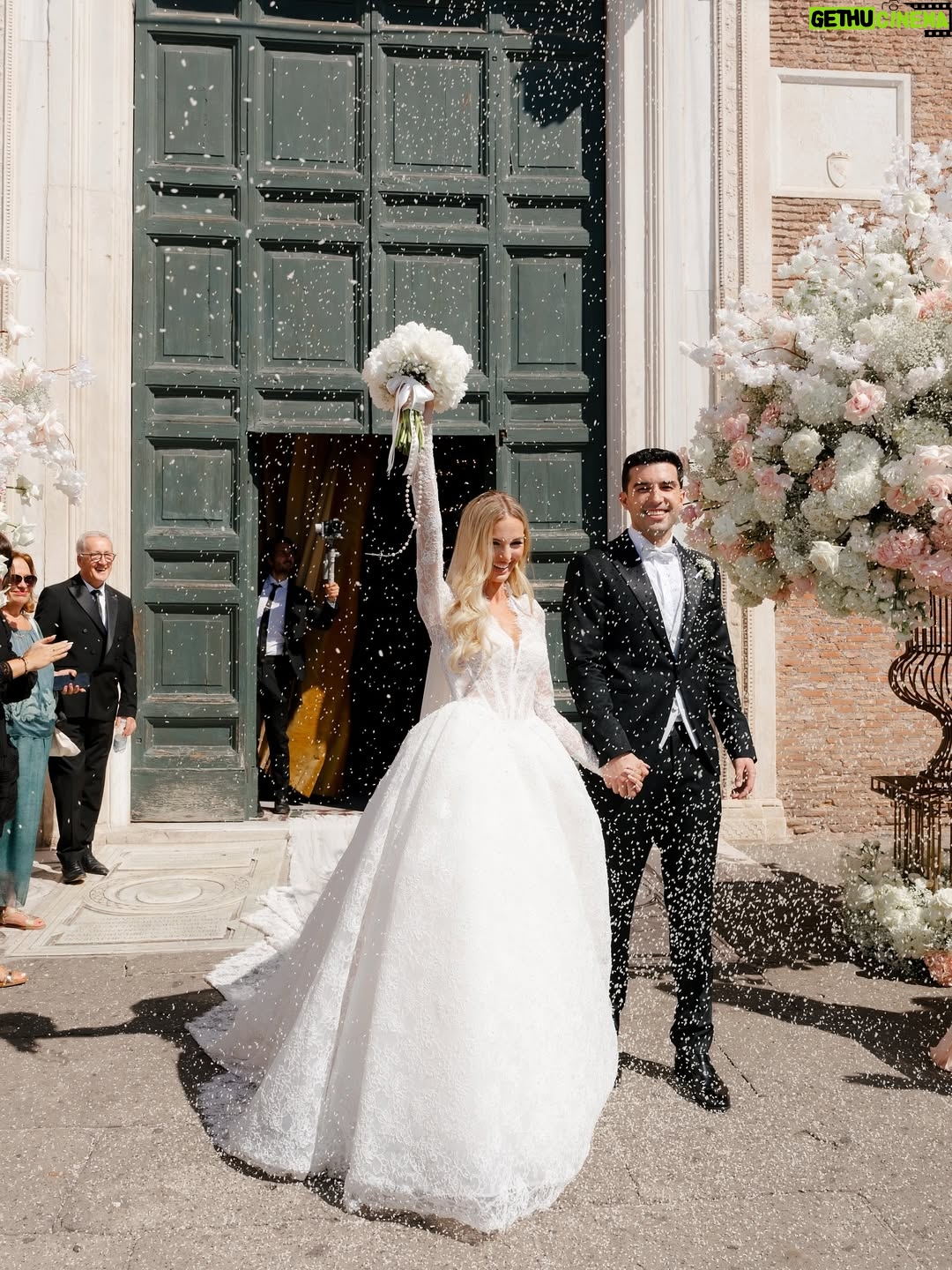 Cindy Marina - 32.2K Likes - 🤍 Eternal love in the eternal city ♾️
•
•
Photography @bottega53 
Planner @erikamorgera 
Video @marcocaputofilms 
Makeup @henrigjata_mua 
Hair @florii_hairstyle