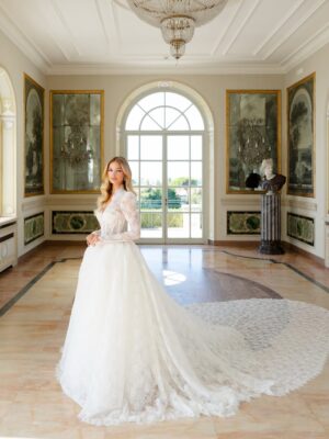 Cindy Marina Instagram - 🤍 Eternal love in the eternal city ♾️
•
•
Photography @bottega53 
Planner @erikamorgera 
Video @marcocaputofilms 
Makeup @henrigjata_mua 
Hair @florii_hairstyle