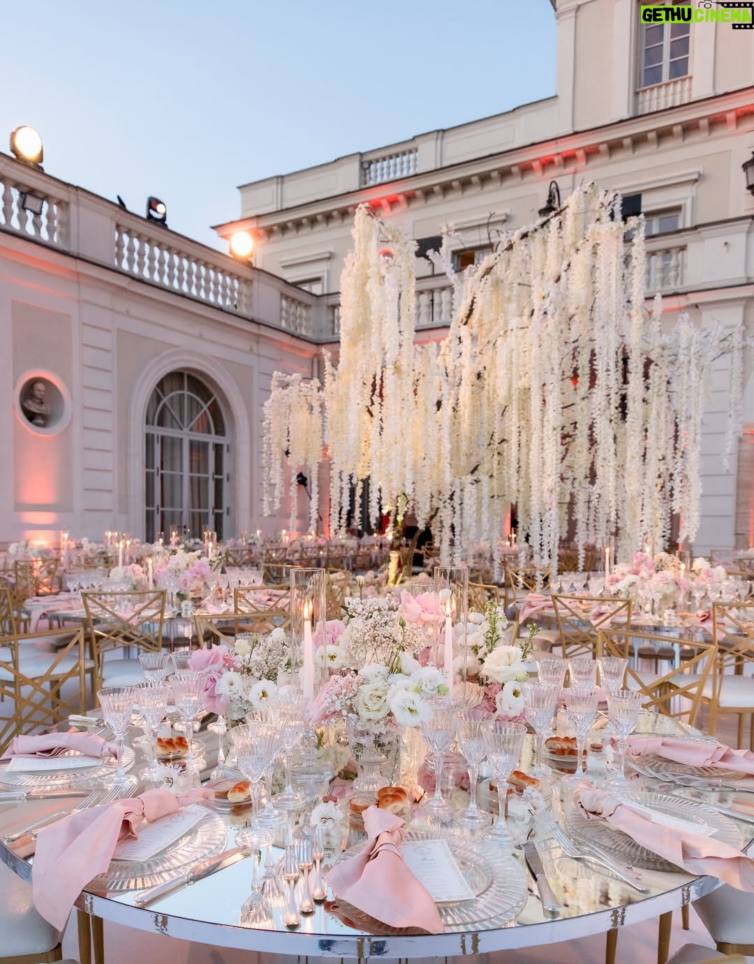 Cindy Marina - 6.3K Likes - Dinner reception of my dreams 🕯️

A big thank you to the wonderful @erikamorgera , Riccardo and the whole team for your tireless work to make this vision come to life! It’s truly beyond my wildest dreams 🩷