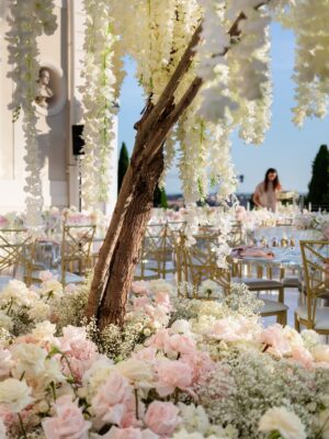 Cindy Marina Instagram - Dinner reception of my dreams 🕯️

A big thank you to the wonderful @erikamorgera , Riccardo and the whole team for your tireless work to make this vision come to life! It’s truly beyond my wildest dreams 🩷