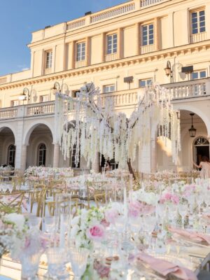 Cindy Marina Instagram - Dinner reception of my dreams 🕯️

A big thank you to the wonderful @erikamorgera , Riccardo and the whole team for your tireless work to make this vision come to life! It’s truly beyond my wildest dreams 🩷