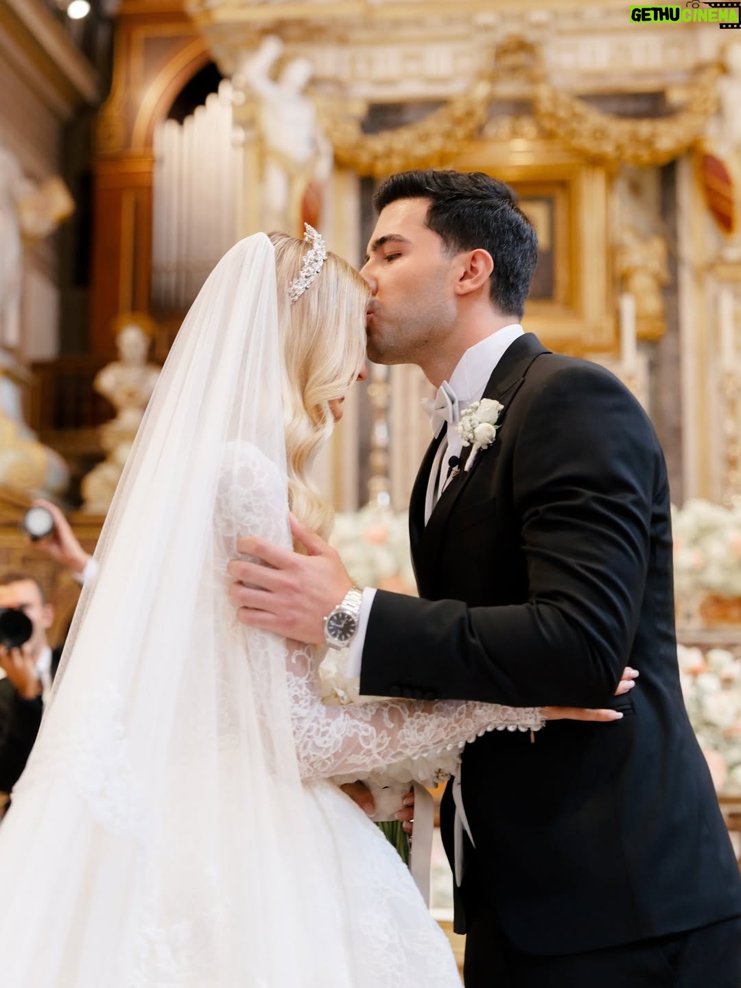 Cindy Marina - 32.2K Likes - 🤍 Eternal love in the eternal city ♾️
•
•
Photography @bottega53 
Planner @erikamorgera 
Video @marcocaputofilms 
Makeup @henrigjata_mua 
Hair @florii_hairstyle