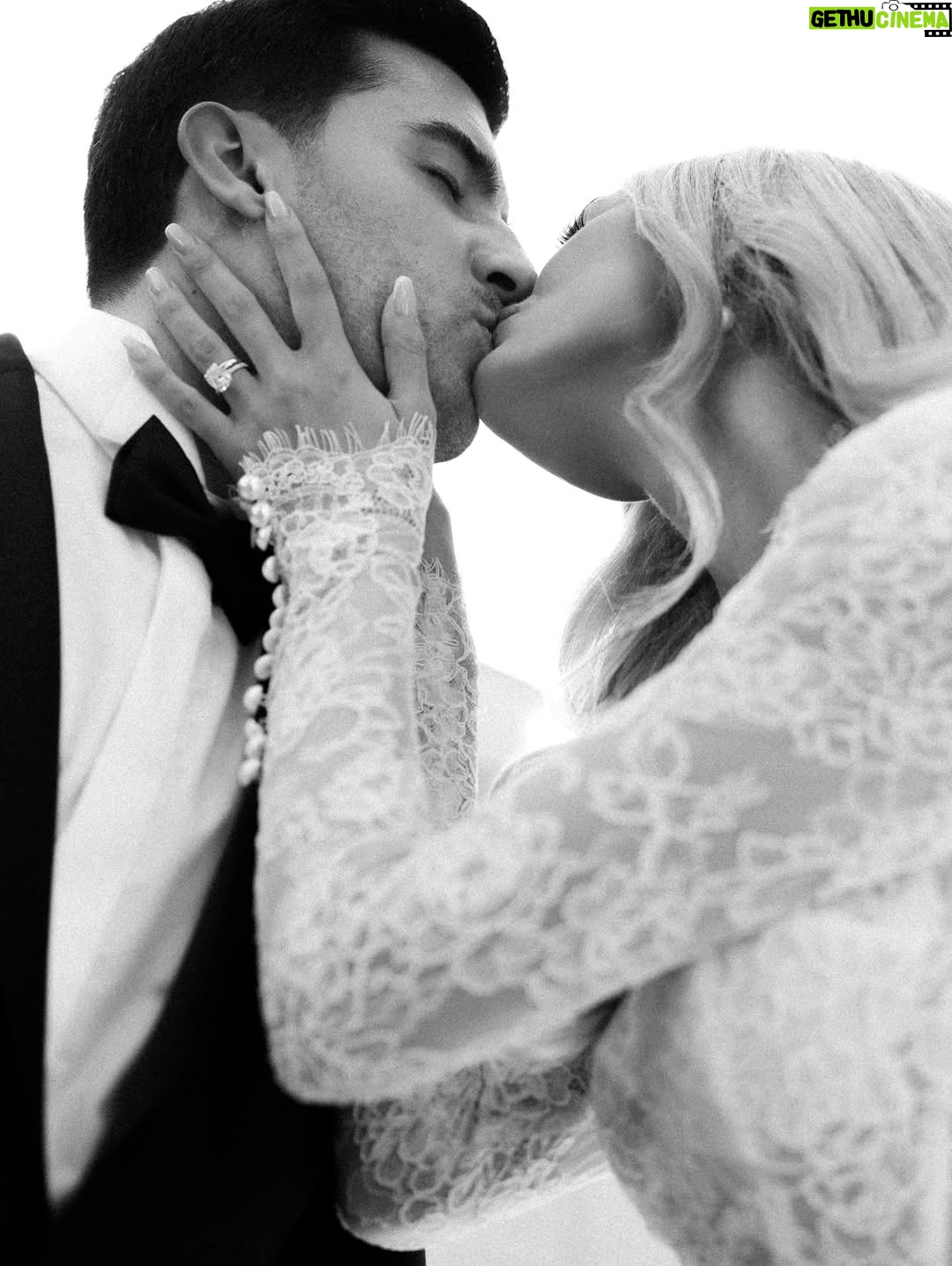 Cindy Marina - 3.7K Likes - A few more from @cindymarinaa and @genartopalli1. shot in Rome last weekend. Congratulations guys ✨✨ 
Photography @bottega53 
Video @marcocaputofilms
—
Planner @erikamorgera
Veil @geraldina_sposa
Makeup @henrigjata_mua
Hair @florii_hairstyle
Jewelry @artisticjewellerypirro