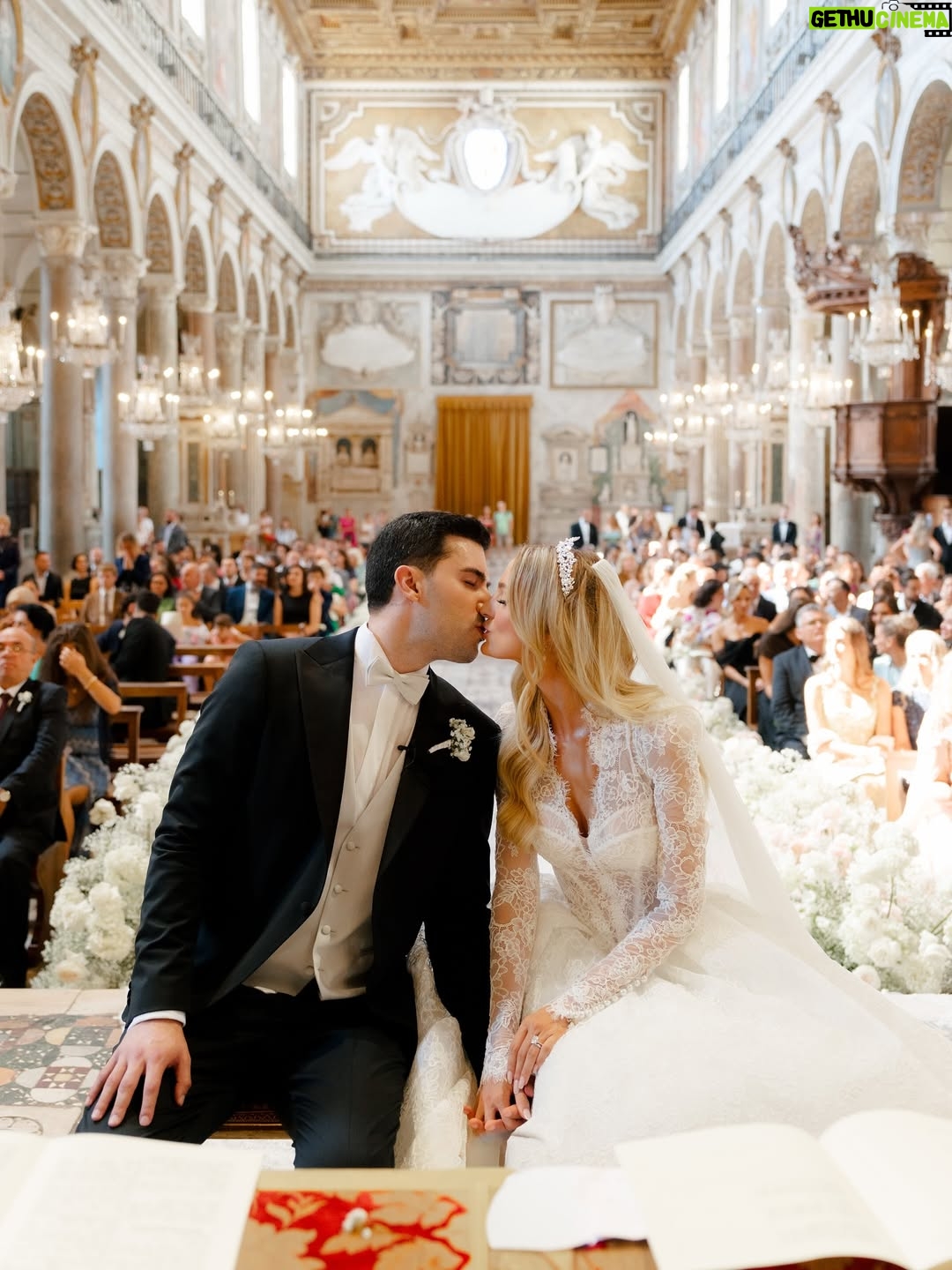 Cindy Marina - 32.2K Likes - 🤍 Eternal love in the eternal city ♾️
•
•
Photography @bottega53 
Planner @erikamorgera 
Video @marcocaputofilms 
Makeup @henrigjata_mua 
Hair @florii_hairstyle