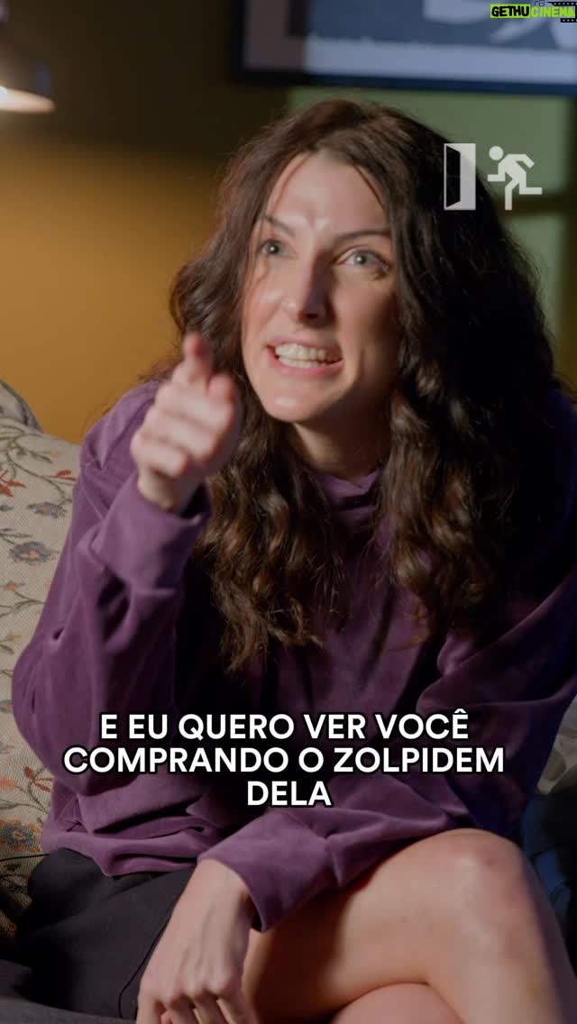 Clarice Falcão - 26.3K Likes - ESSA PICA É SUA • Na divisão de bens, meu ex ficou com o apartamento e eu quebrei a coleção de bonequinhos dele. Achei justo. #shorts @estevamnabote @claricefalcao @heliochk 

ROTEIRO: @livrodemaria 
DIREÇÃO: @matheusmonk