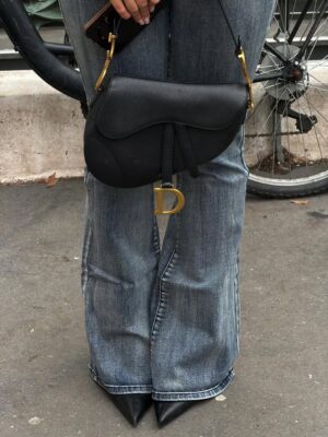 Clarysse Pereira Instagram - @FashionNova

Ref : Jean évasé taille basse Ride On pour femme - Délavage vintage
Pull Mila à épaules dénudées - Gris

#publicité