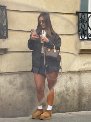 Clarysse Pereira Instagram - @FashionNova

Ref : Pull polo Layla en maille torsadée - Gris/combiné
Blouson aviateur Alexis en similicuir délavé - Noir
Jupe-short plissée à ceinture Nobody’s Business

#publicité